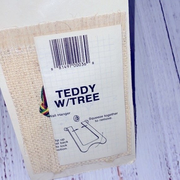 Vintage Teddy with Christmas tree embroidery kit new in package - Picture 2 of 4